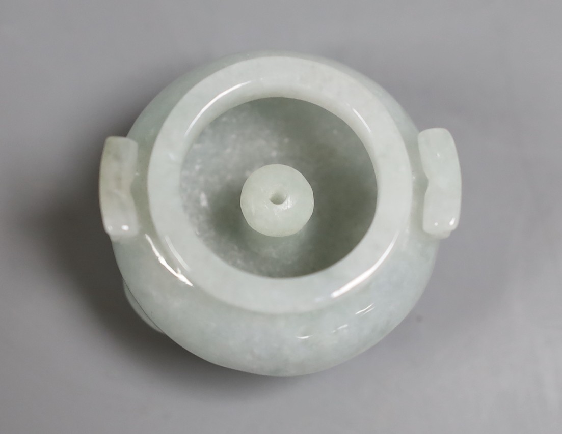 A small Chinese jade censer or jossstick holder, 4cm tall